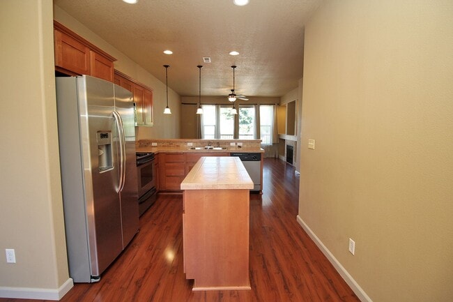 Building Photo - 2945 SW 187th Ave