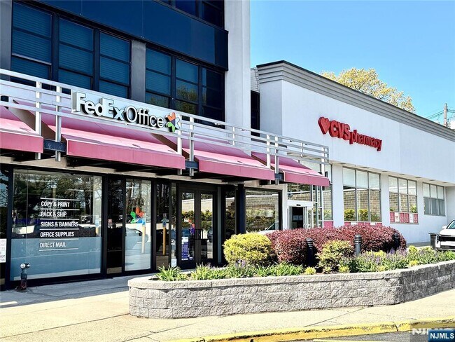 Building Photo - 400 Fairview Ave
