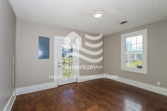 Building Photo - 130 Pelzer St