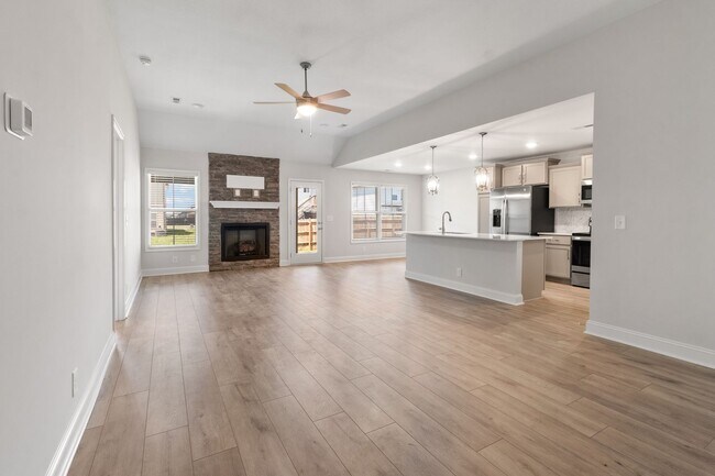 Building Photo - 1402 Dan Brown Dr
