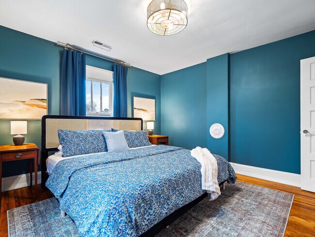 Building Photo - 2ND East Dr