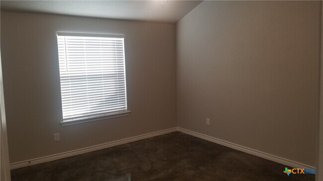 Building Photo - 202 Lowes Blvd