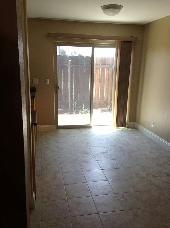 Building Photo - 1045 Peach Ave