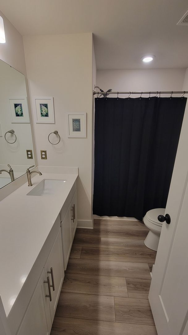 Building Photo - 3 Bed, 2.5 Bath Townhome Available in Greenville