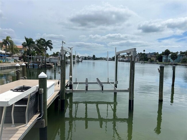 Building Photo - 365 Capri Blvd