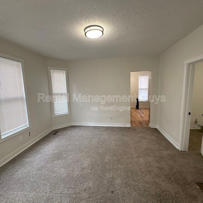 Building Photo - 2631 N Girard Ave