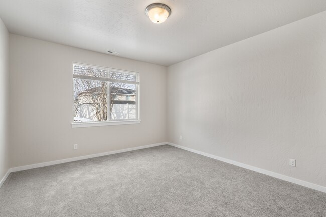 Building Photo - 1319 N Tschirley Rd
