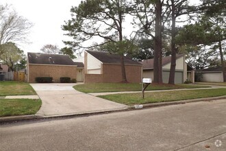 Building Photo - 15711 Brookford Dr