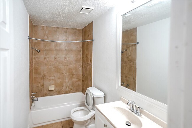 Building Photo - 2107 Hazlitt Dr