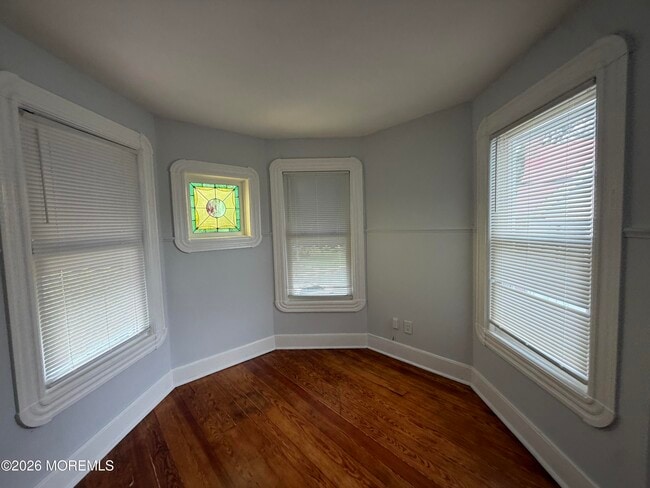Building Photo - 368 Carr Ave