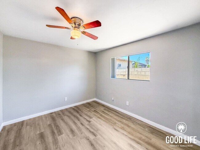 Building Photo - SD: 3BD/1BA Home in Lakeside with In-Unit Laundry & Built-In Closets