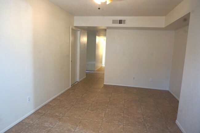 Building Photo - 10851 N 65th Ave