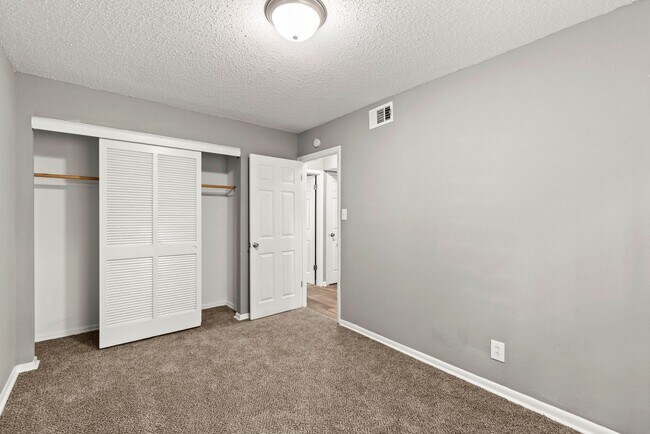 Building Photo - 3 Bedroom Availability