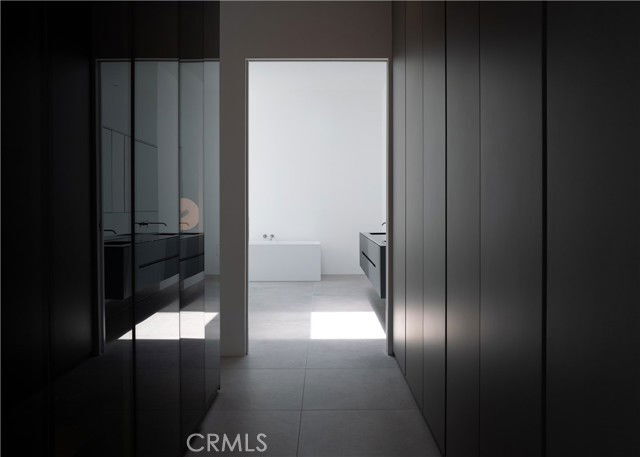 Building Photo - 838 Kings Rd