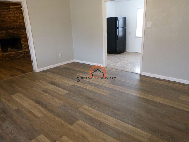 Building Photo - 700 W Manana Blvd