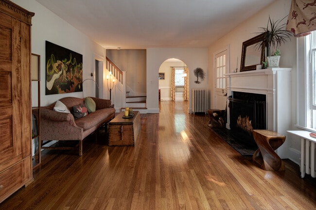 Building Photo - 10 Valley View Ave