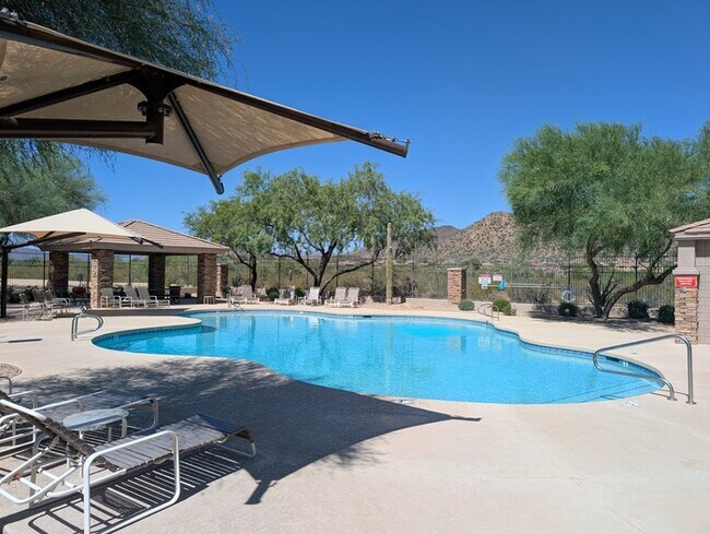Building Photo - Tramonto Townhome - Tri-level