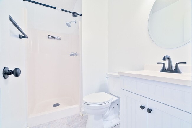 Building Photo - Low-Maintenance Living in Gated Park at Rivers Edge!