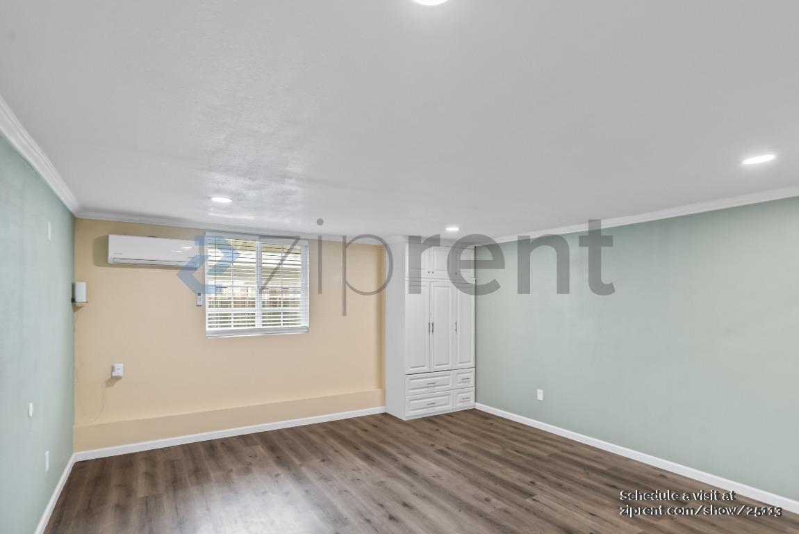 Building Photo - Unit C