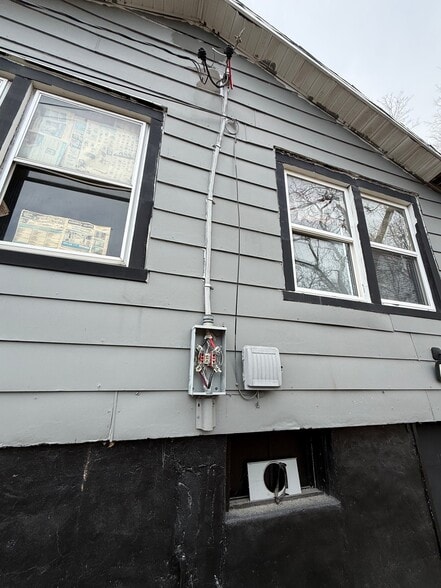 Building Photo - 7205 Calvin Ave