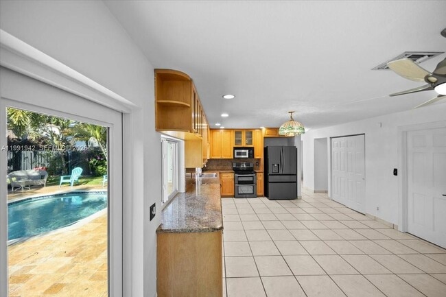 Building Photo - 2560 Bass Way