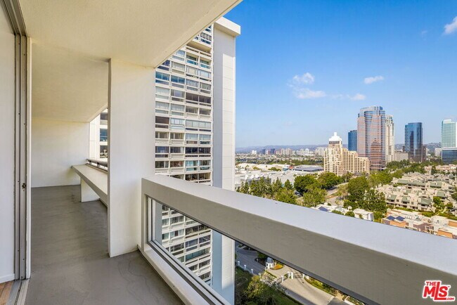 Building Photo - 2222 Ave of the Stars