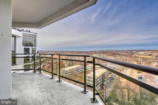 Building Photo - 1530 Key Blvd