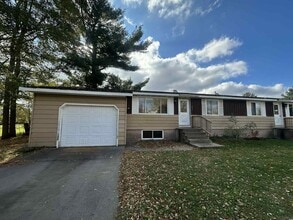 Building Photo - REMODELED 2 Bedroom Duplex