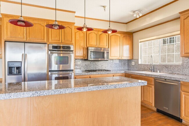 Building Photo - Expansive Valley Views & Private Living in Castro Valley - 4BD/3BA Exec Home