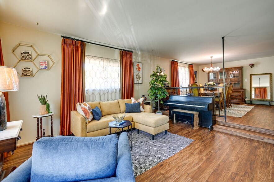 Building Photo - 542 Sheridan St