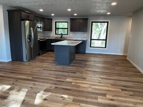 Building Photo - 3 Bed/1 Bath Ranch for rent in Brandon!