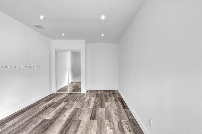 Building Photo - 6640 Evergreen Dr