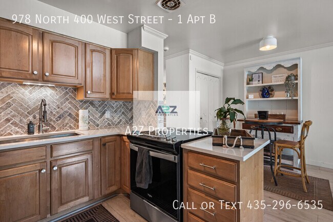 Building Photo - 978 N 400 W St
