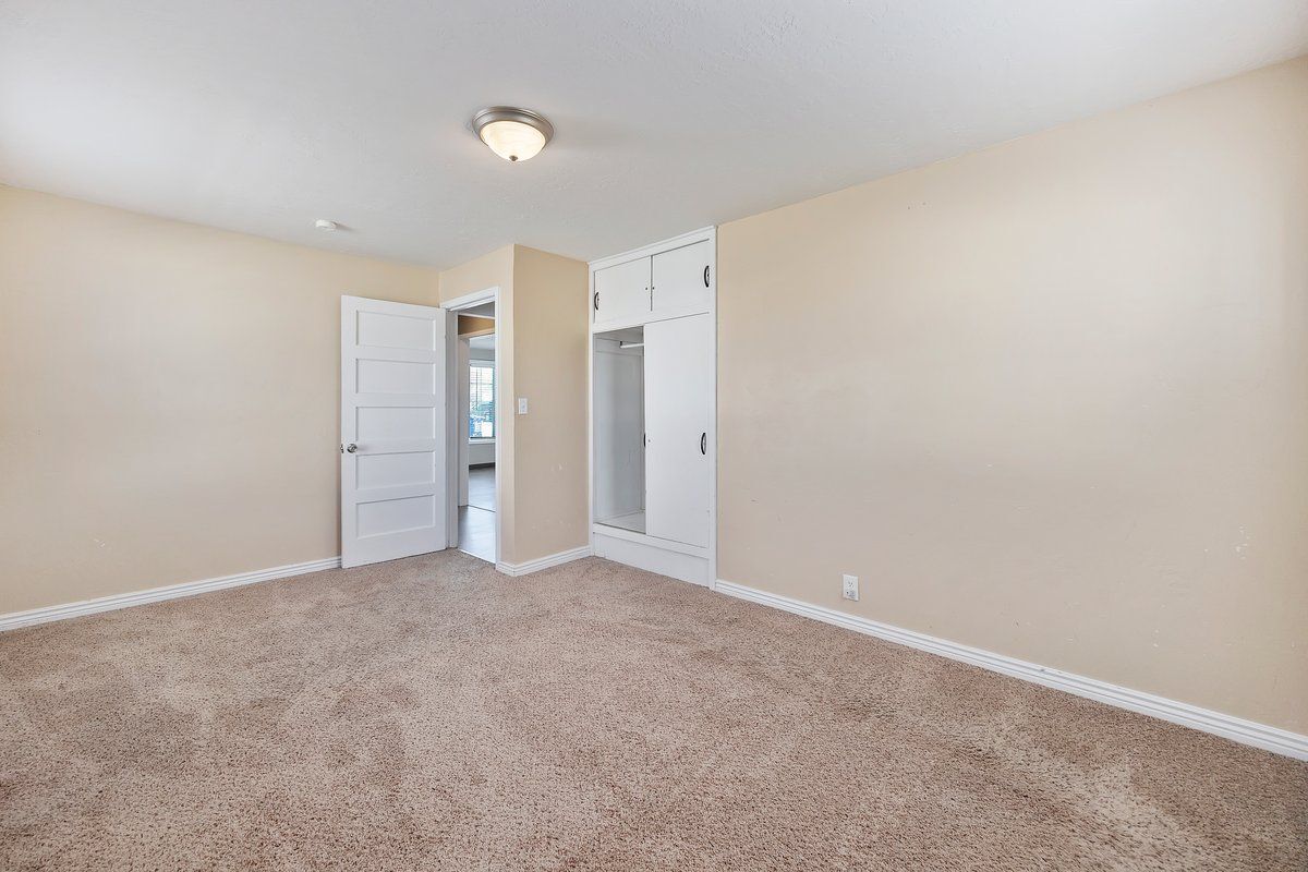 Building Photo - 523 W Ave G