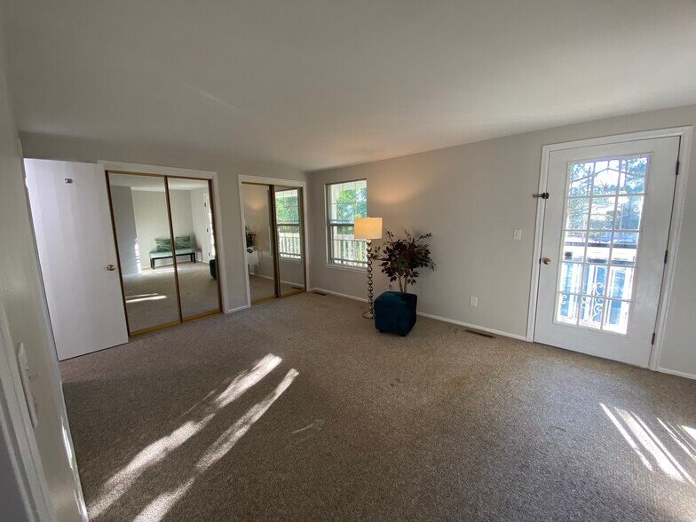 Building Photo - 7168 E Bentley Cir