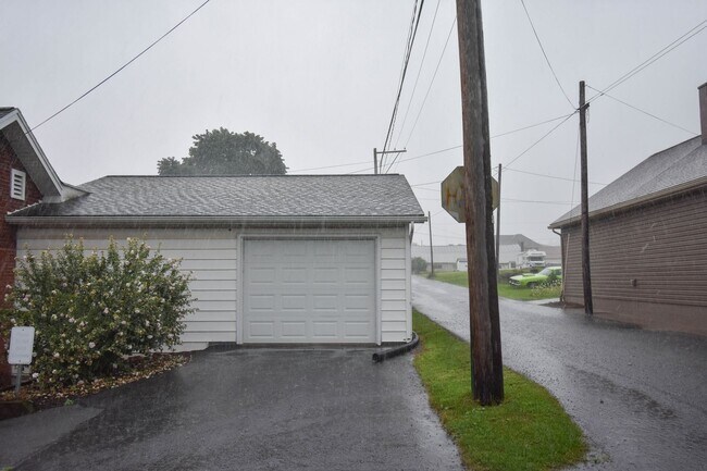 Building Photo - Large Home in Loganton with 1 Car Garage!