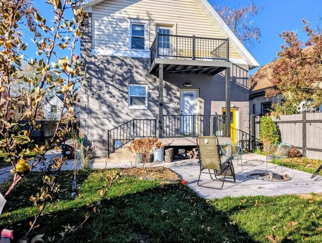 Building Photo - 2535 University Ave NE