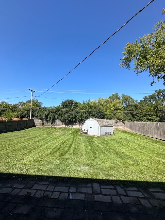 Building Photo - 15018 Huntington Ct