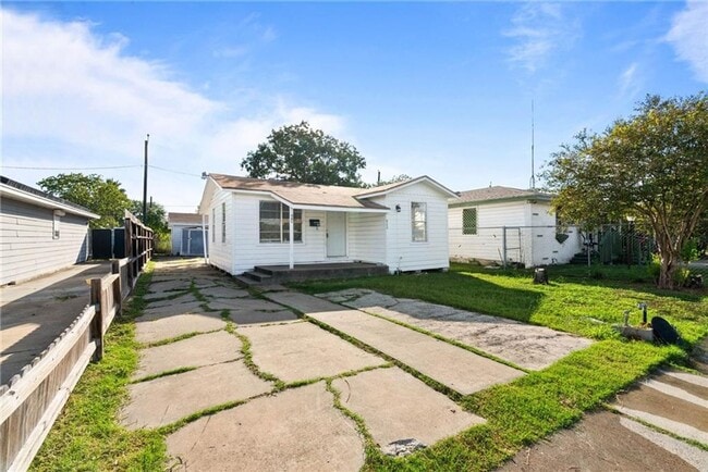 Building Photo - HOUSING VOUCHERS ACCEPTED