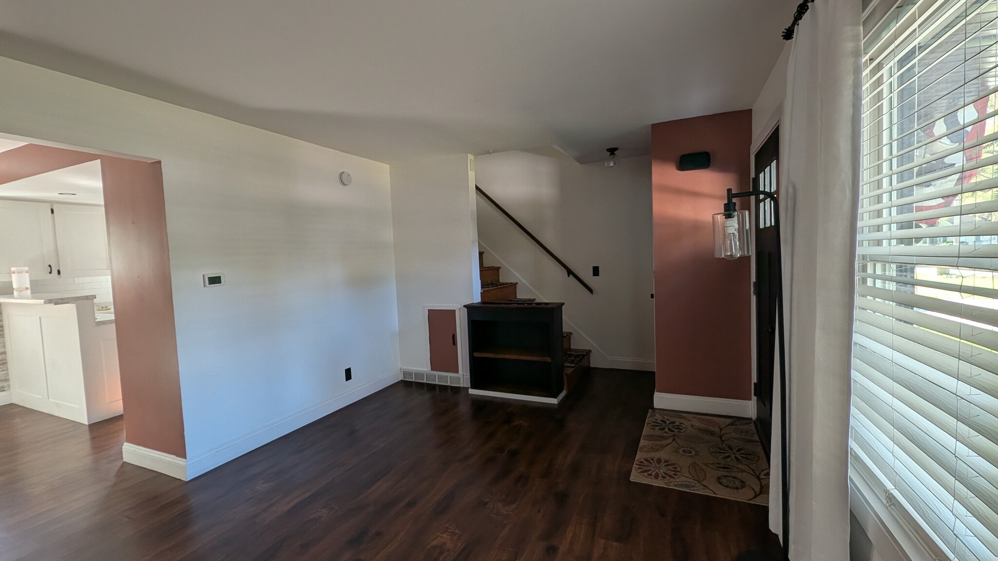Building Photo - 206 Elm Ln