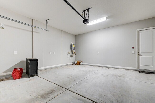 Building Photo - COMFY and NEW 3 Bedroom Home in Skye Canyon!