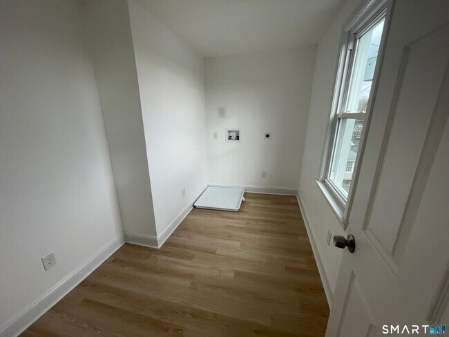 Building Photo - 471 Marlborough Terrace