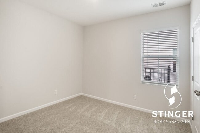 Building Photo - 585 Dreher Dr