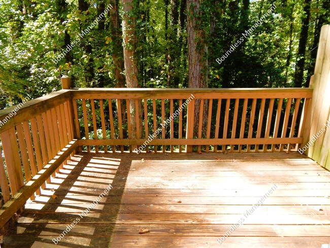 Building Photo - 2170 Wells Dr SE