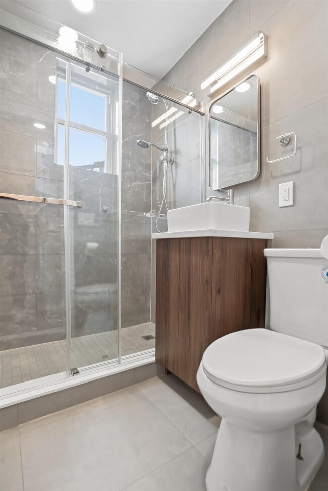 Building Photo - 233 1/2 Summit Ave