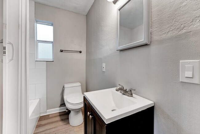 Building Photo - 172 W 15th St