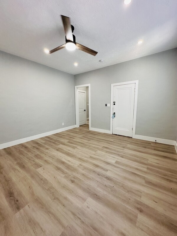 Building Photo - 2738 Riverside Ave