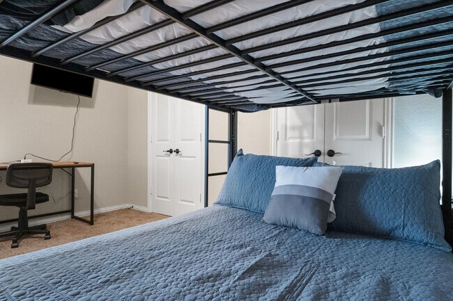 Building Photo - Fully Furnished Home in South Grand Prairi...