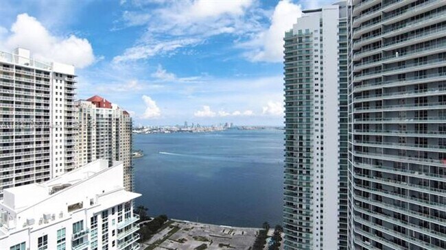 Building Photo - 1300 Brickell Bay Dr