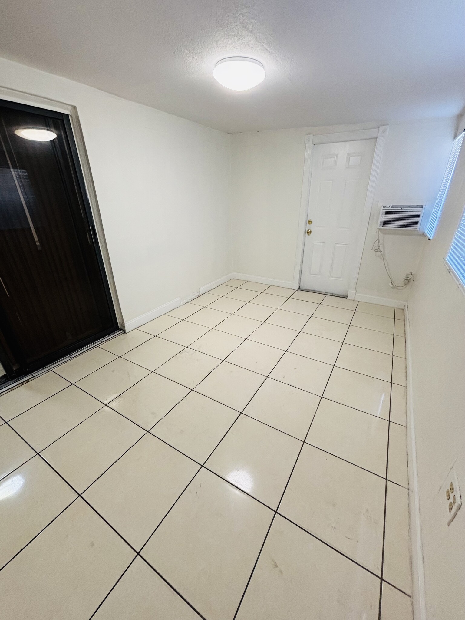 3rd bedroom - 1331 W 51st Pl